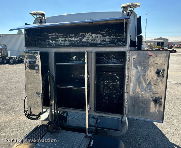 image for item MV9087 2019 Freightliner Cascadia semi truck