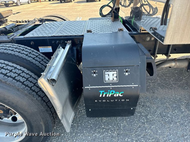 image for item MV9087 2019 Freightliner Cascadia semi truck