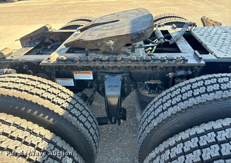 image for item MV9087 2019 Freightliner Cascadia semi truck