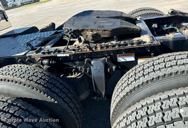 image for item MV9087 2019 Freightliner Cascadia semi truck