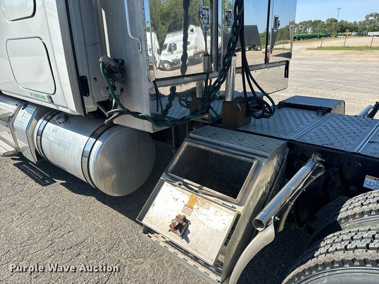 image for item MV9087 2019 Freightliner Cascadia semi truck