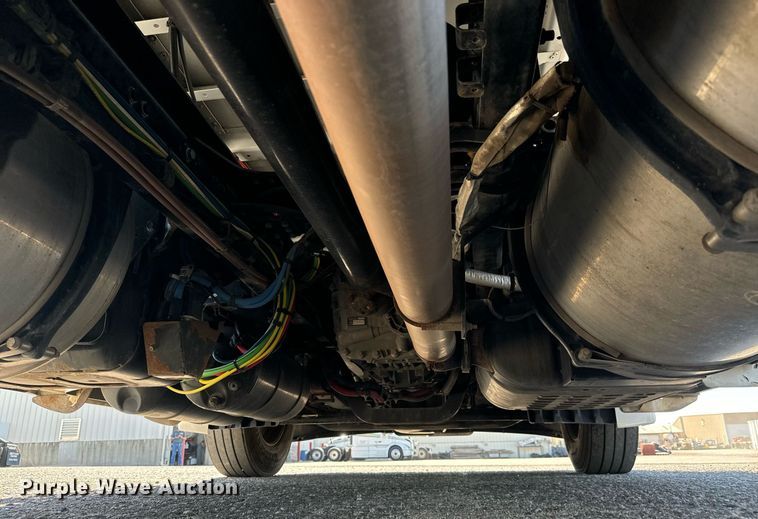 image for item MV9087 2019 Freightliner Cascadia semi truck