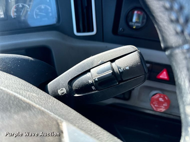 image for item MV9087 2019 Freightliner Cascadia semi truck