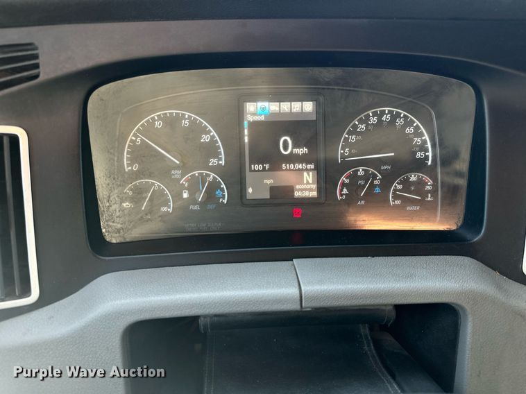 image for item MV9087 2019 Freightliner Cascadia semi truck