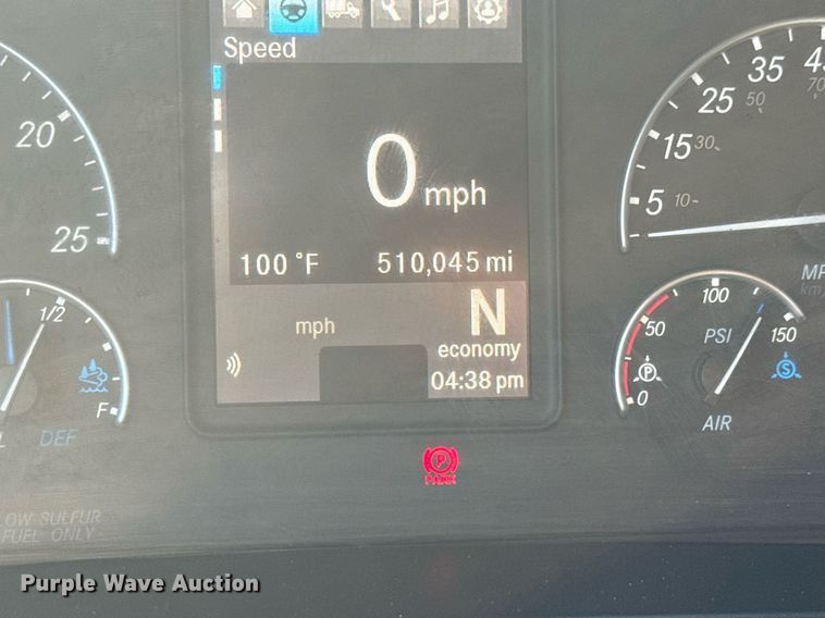 image for item MV9087 2019 Freightliner Cascadia semi truck