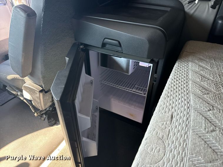 image for item MV9087 2019 Freightliner Cascadia semi truck