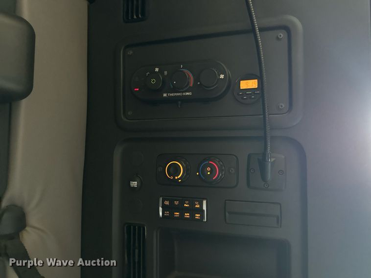 image for item MV9087 2019 Freightliner Cascadia semi truck