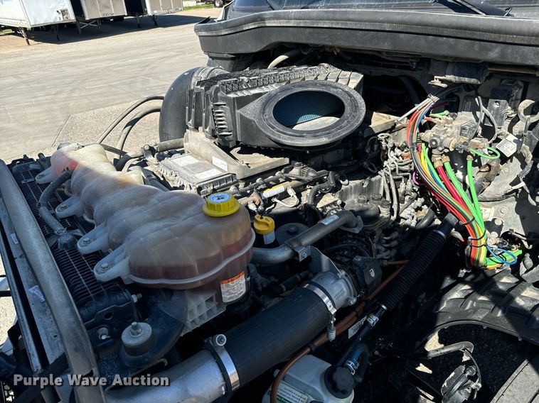 image for item MV9087 2019 Freightliner Cascadia semi truck