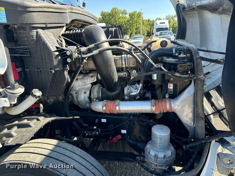 image for item MV9087 2019 Freightliner Cascadia semi truck