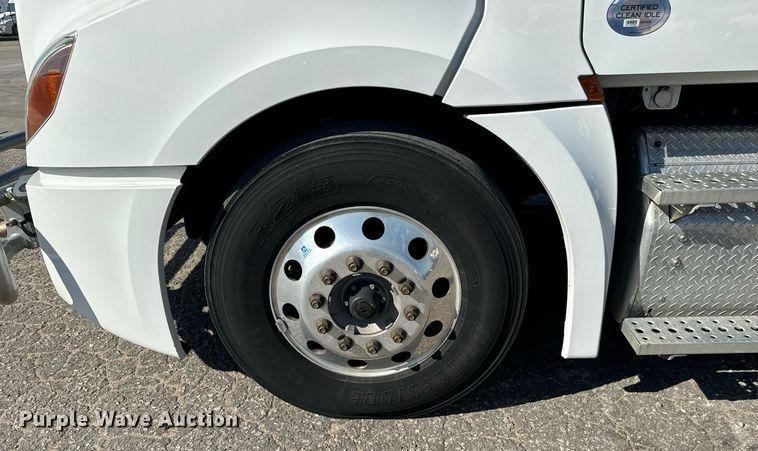 image for item MV9087 2019 Freightliner Cascadia semi truck