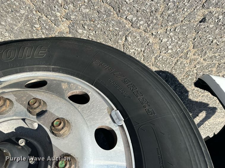 image for item MV9087 2019 Freightliner Cascadia semi truck