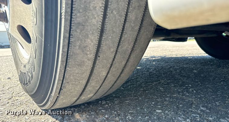 image for item MV9087 2019 Freightliner Cascadia semi truck