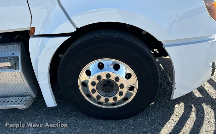 image for item MV9087 2019 Freightliner Cascadia semi truck