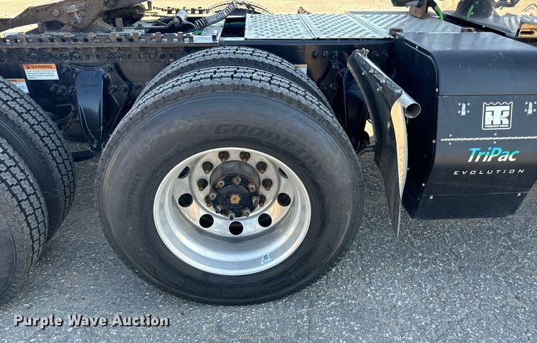 image for item MV9087 2019 Freightliner Cascadia semi truck