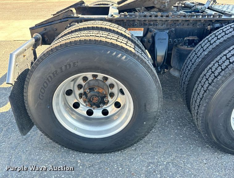 image for item MV9087 2019 Freightliner Cascadia semi truck