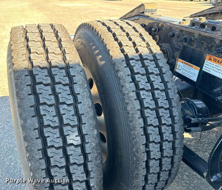 image for item MV9087 2019 Freightliner Cascadia semi truck