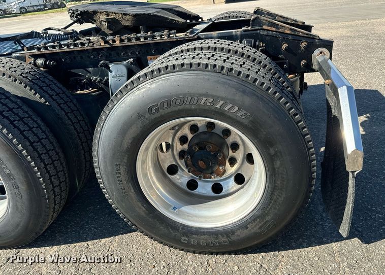 image for item MV9087 2019 Freightliner Cascadia semi truck