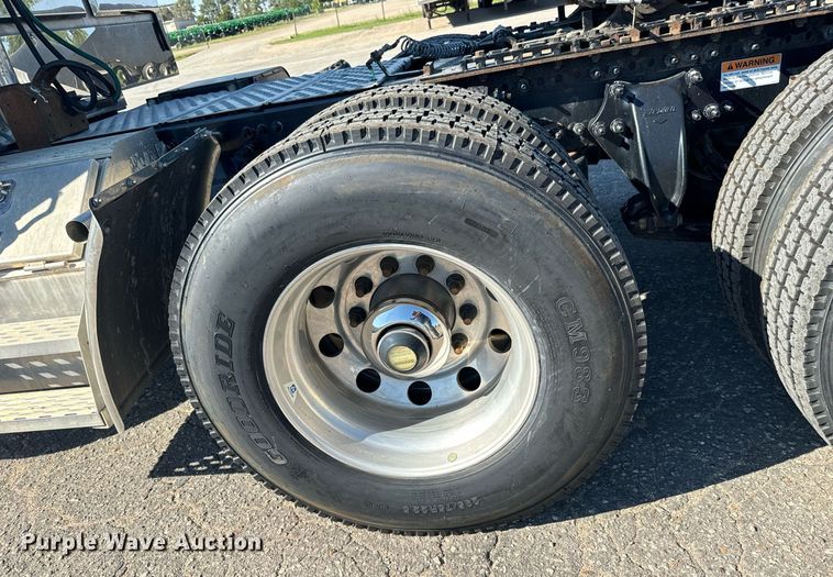 image for item MV9087 2019 Freightliner Cascadia semi truck