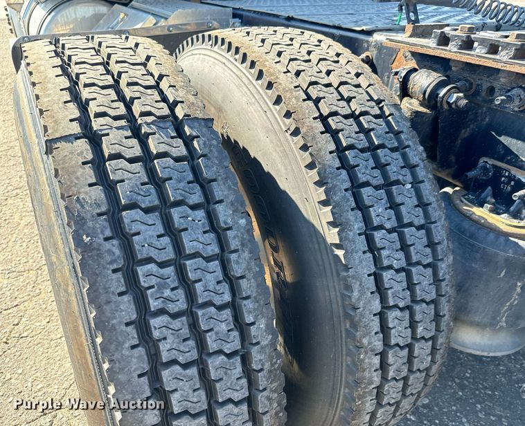 image for item MV9087 2019 Freightliner Cascadia semi truck