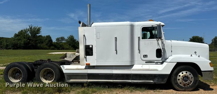 image for item NQ9732 1996 Freightliner  semi truck