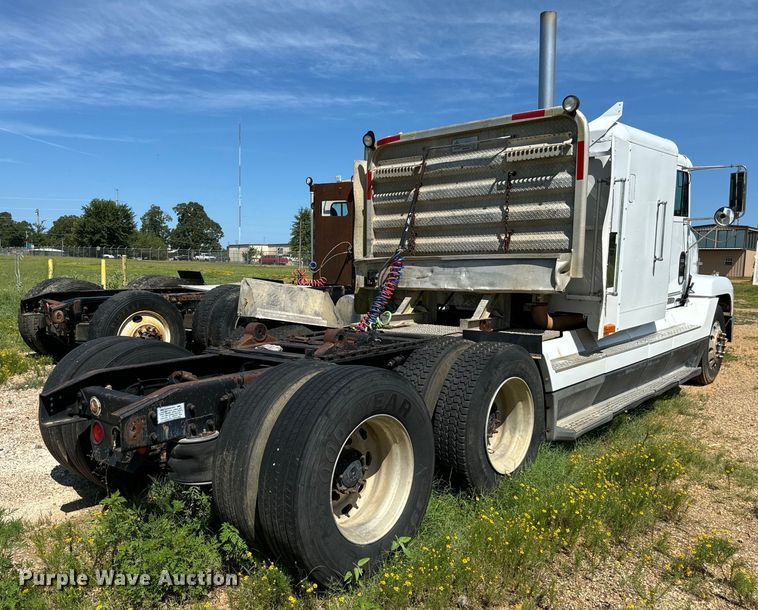 image for item NQ9732 1996 Freightliner  semi truck