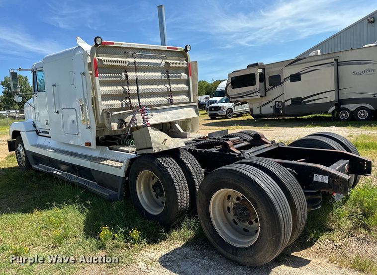 image for item NQ9732 1996 Freightliner  semi truck