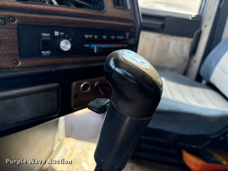 image for item NQ9732 1996 Freightliner  semi truck