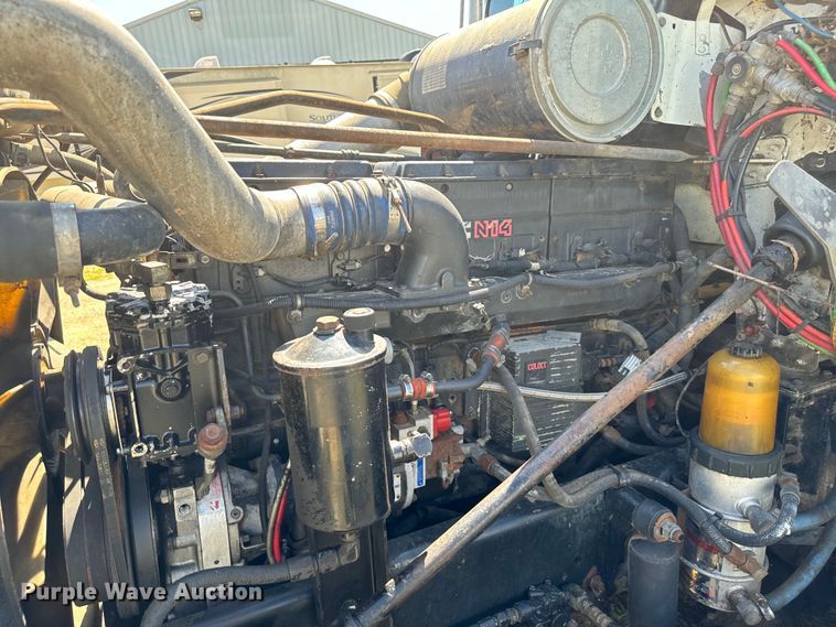 image for item NQ9732 1996 Freightliner  semi truck