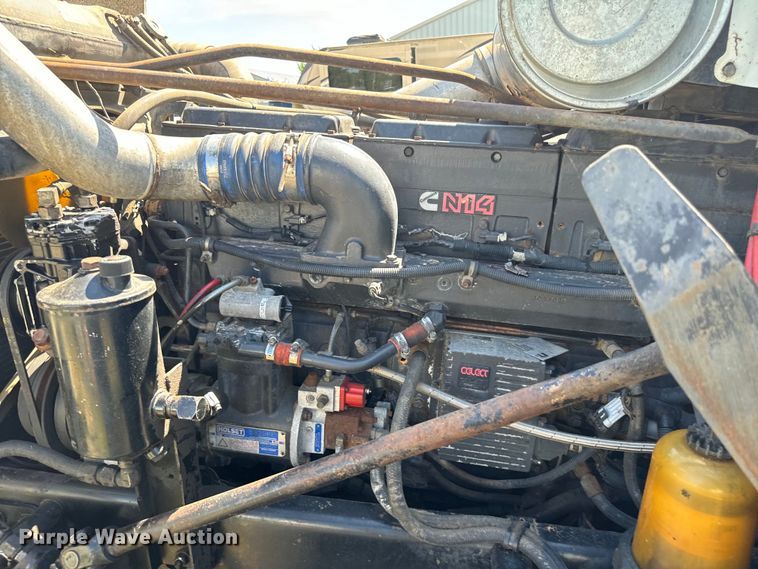 image for item NQ9732 1996 Freightliner  semi truck