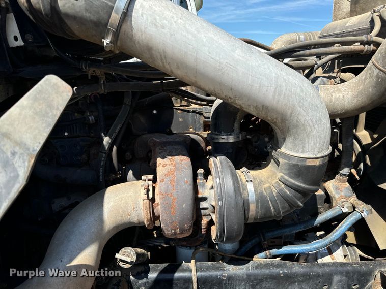 image for item NQ9732 1996 Freightliner  semi truck