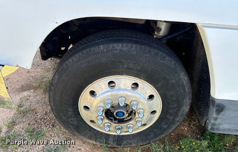 image for item NQ9732 1996 Freightliner  semi truck