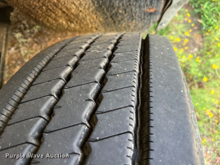 image for item NQ9732 1996 Freightliner  semi truck