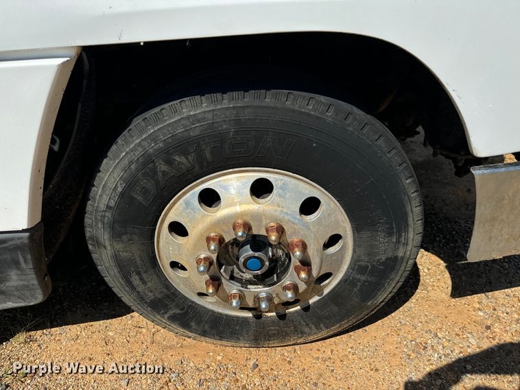 image for item NQ9732 1996 Freightliner  semi truck