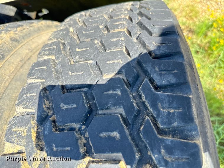 image for item NQ9732 1996 Freightliner  semi truck