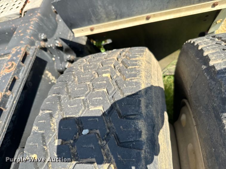 image for item NQ9732 1996 Freightliner  semi truck