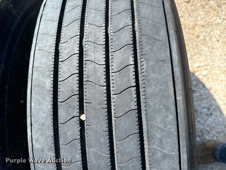 image for item NQ9732 1996 Freightliner  semi truck