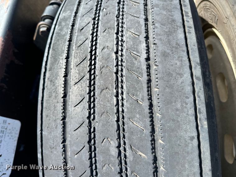 image for item NQ9732 1996 Freightliner  semi truck