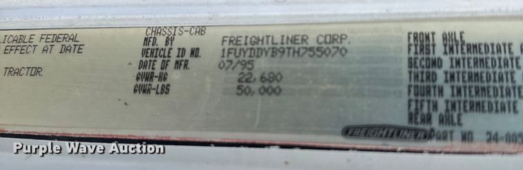 image for item NQ9732 1996 Freightliner  semi truck