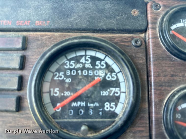 image for item NQ9733 2003 Freightliner  truck cab and chassis