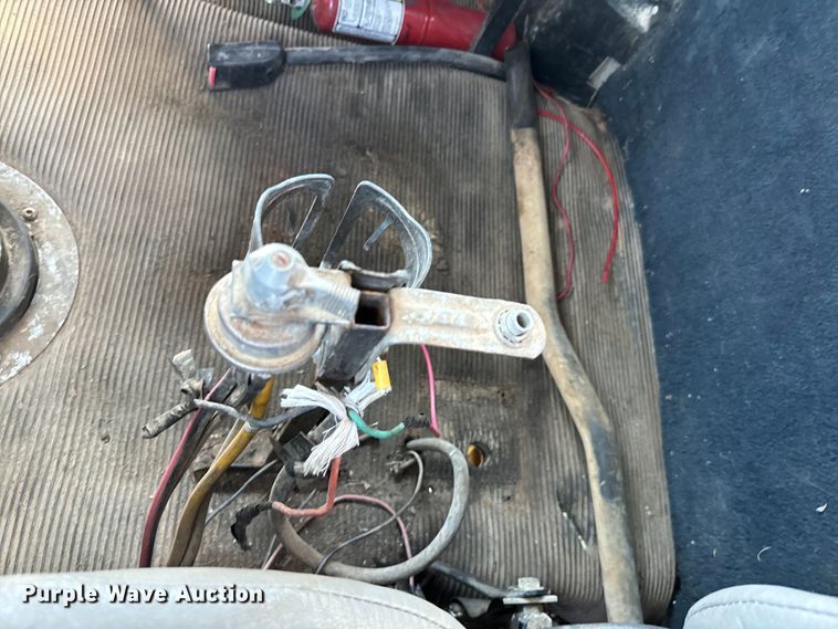 image for item NQ9733 2003 Freightliner  truck cab and chassis