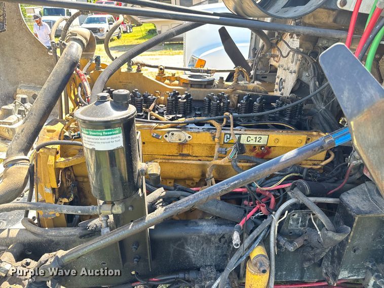 image for item NQ9733 2003 Freightliner  truck cab and chassis