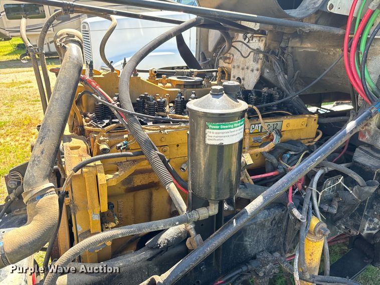 image for item NQ9733 2003 Freightliner  truck cab and chassis