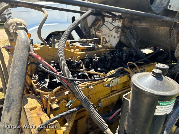 image for item NQ9733 2003 Freightliner  truck cab and chassis