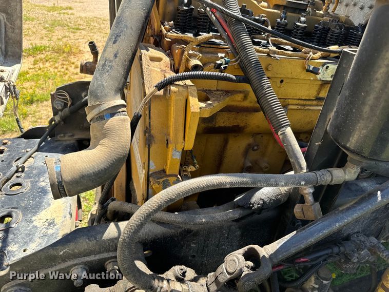 image for item NQ9733 2003 Freightliner  truck cab and chassis