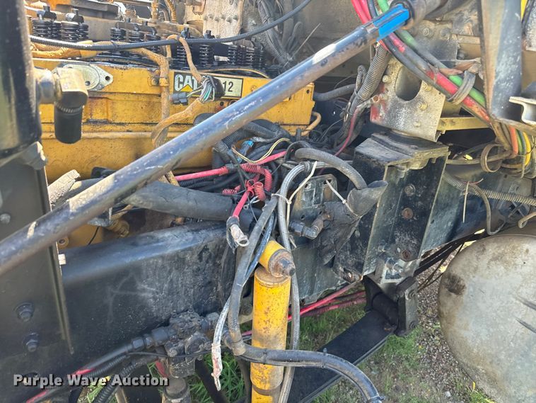 image for item NQ9733 2003 Freightliner  truck cab and chassis