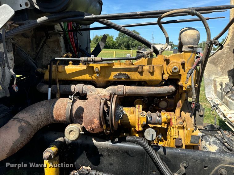 image for item NQ9733 2003 Freightliner  truck cab and chassis