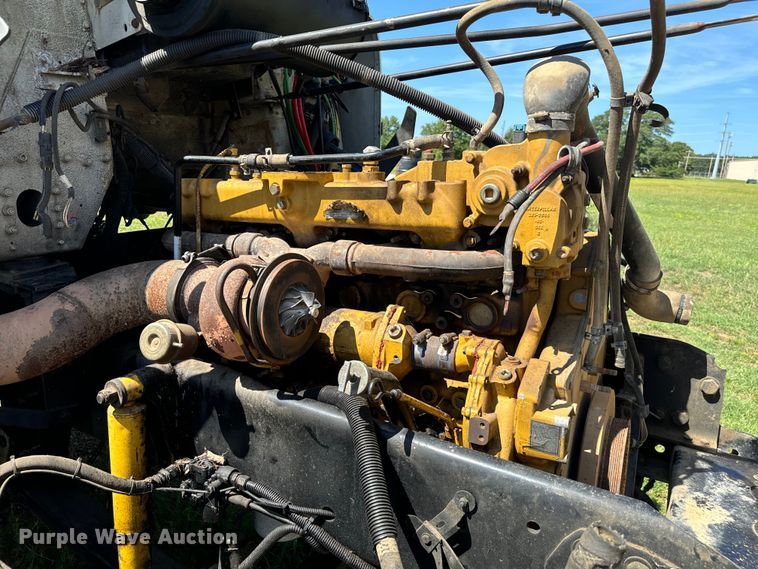 image for item NQ9733 2003 Freightliner  truck cab and chassis