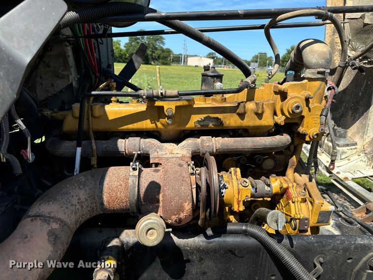 image for item NQ9733 2003 Freightliner  truck cab and chassis