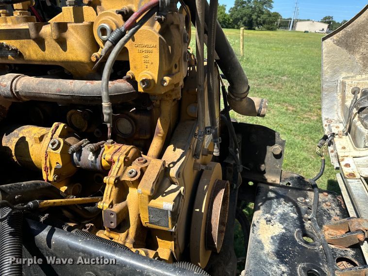 image for item NQ9733 2003 Freightliner  truck cab and chassis