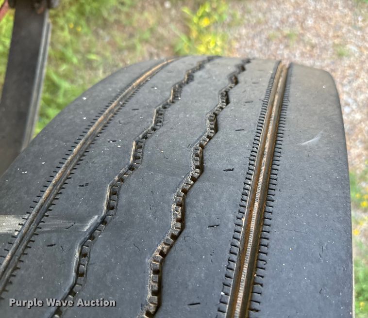 image for item NQ9733 2003 Freightliner  truck cab and chassis